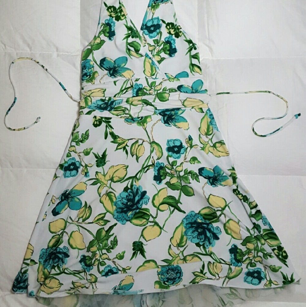 Spring floral mini dress 🍃